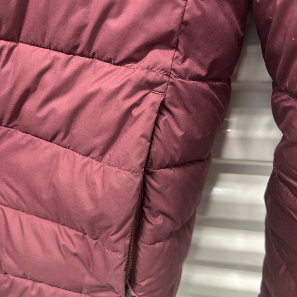 Everlane Women The Lightweight Puffer Full Zip Jacket Burgundy Size Small - Picture 4 of 9
